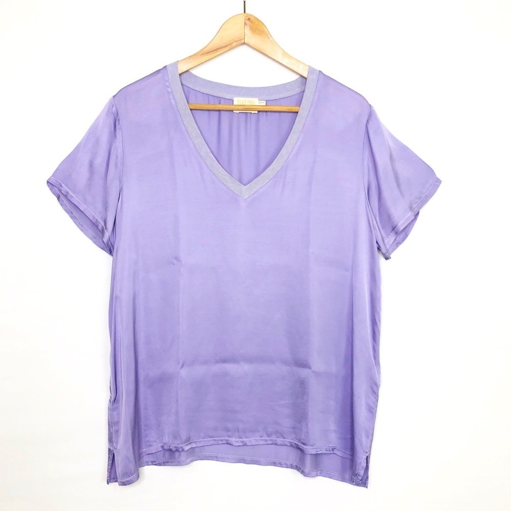 Nation, LTD lavender, V-neck satin T-shirt